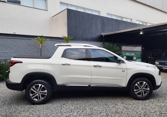 FIAT TORO 2.0 16V TURBO DIESEL VOLCANO 4WD AT9